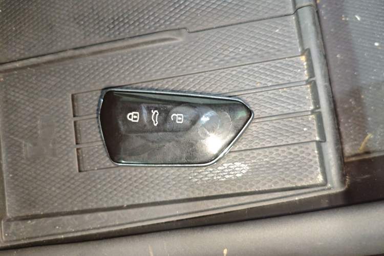 Used Volkswagen ID.UNYX 2024 Pro Long-Range Version Interior 1