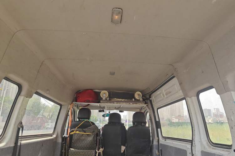 Used SAIC MAXUS Xintu V80 2019 2.5T Classic Version 6-Speed Manual – Aoyuntong Modified Long Wheelbase Mid-Height 7-Seater