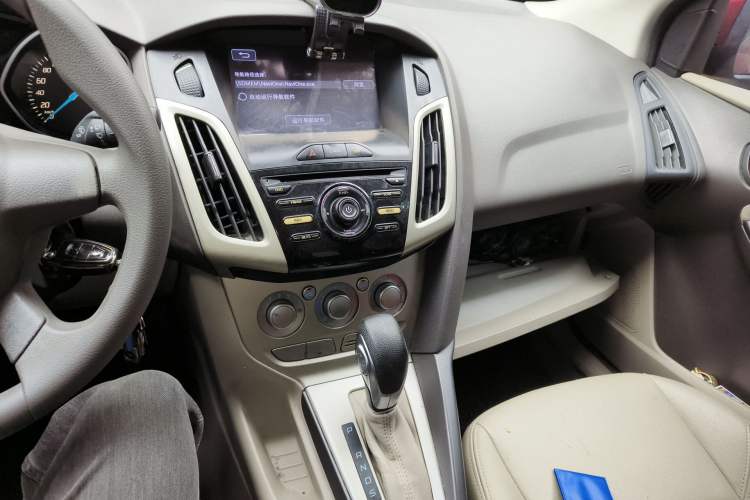 Used Ford Focus 2012 Sedan 1.6L Automatic Comfort Model Audio And AC Panel