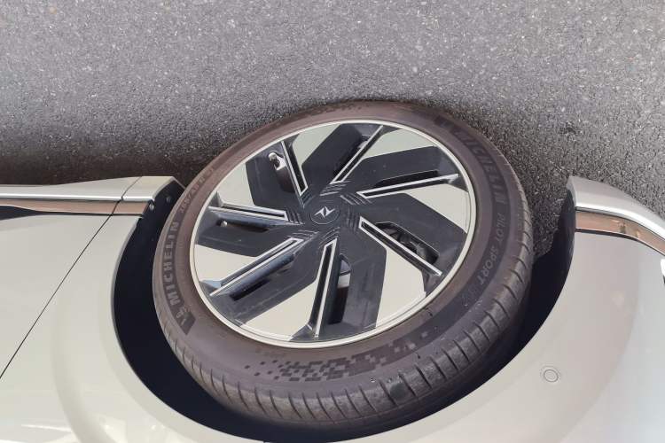 Used Dongfeng eπ eπ008 2025 210 Ultra Range-Extended Version 5 Seats