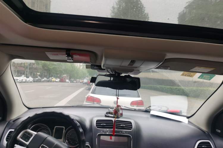 Used Dodge Journey 2013 2.4L Two-Wheel Drive Luxury Version
