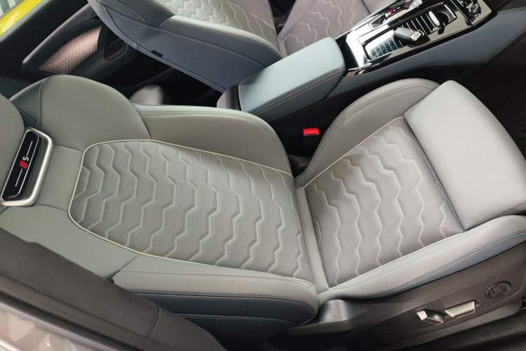 Used Audi Q6L e-tron 2026 First Launch Navigation Edition Right Front Seat