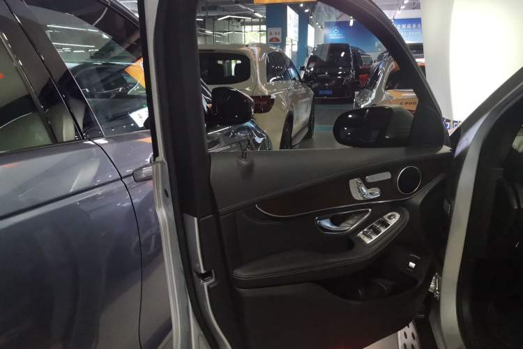 Used Mercedes-Benz GLC 2016 GLC 300 4MATIC Dynamic Model
