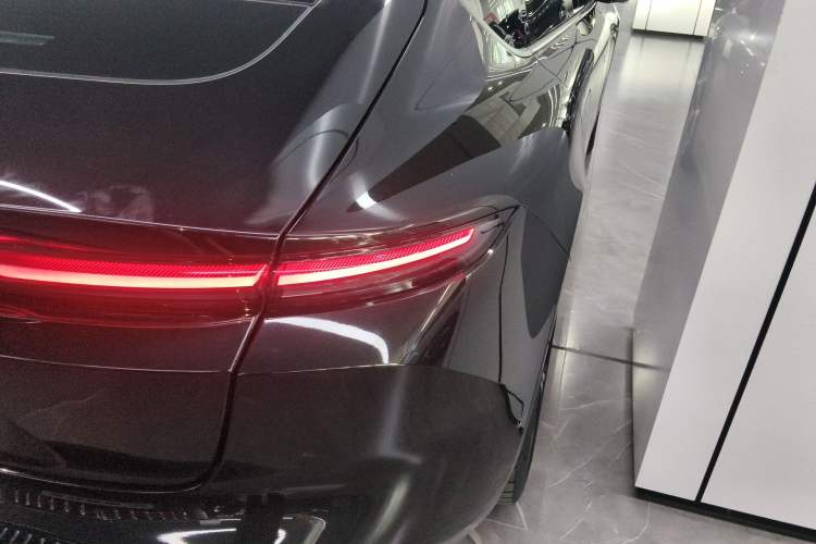 Used Nio ET5 2022 75 kWh Right Rear Taillight