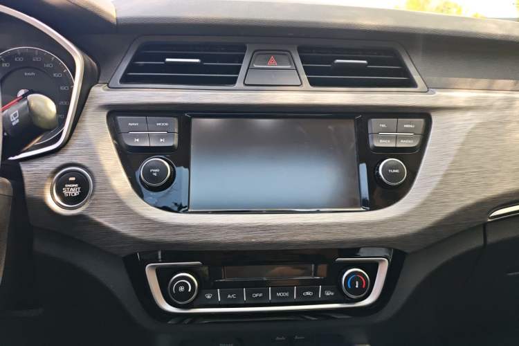 Used Geely Auto Vision X3 2017 1.5L Automatic Luxury Model Audio And AC Panel