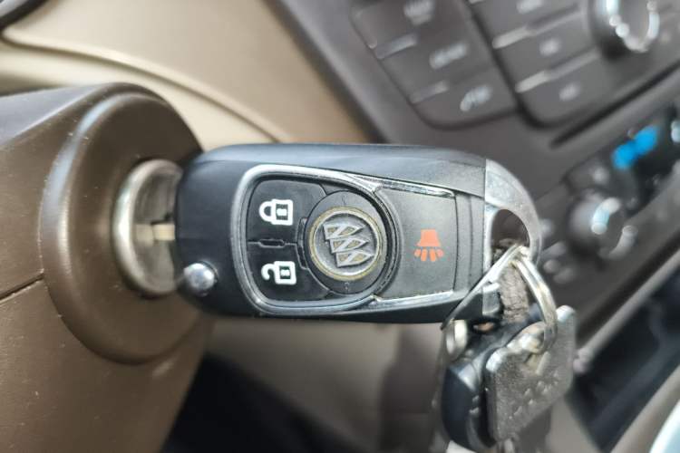 Used Buick Regal 2010 2.0L Expo Edition Vehicle Key