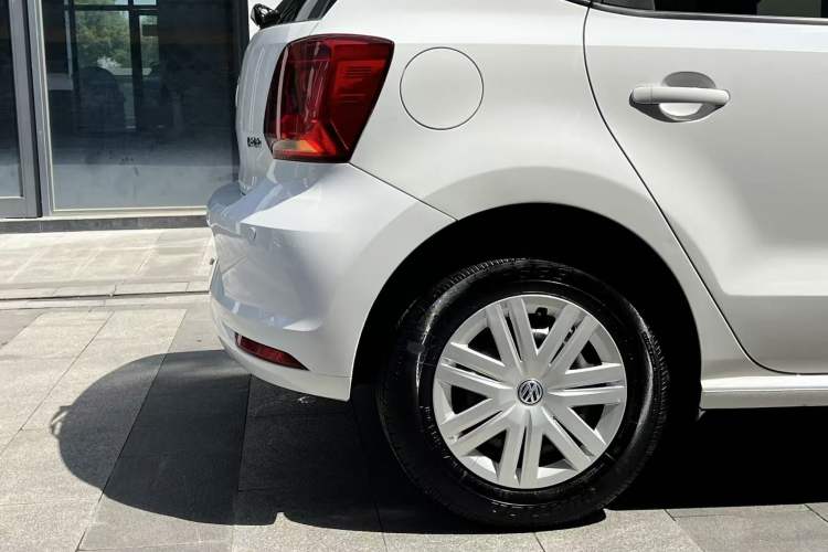 Used Volkswagen Polo 2016 1.4L Automatic Trendy Model Right Rear Wheel Hub