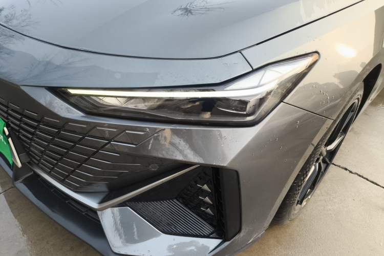 Used Changan UNI-V 2023 1.5T Prestige Model
