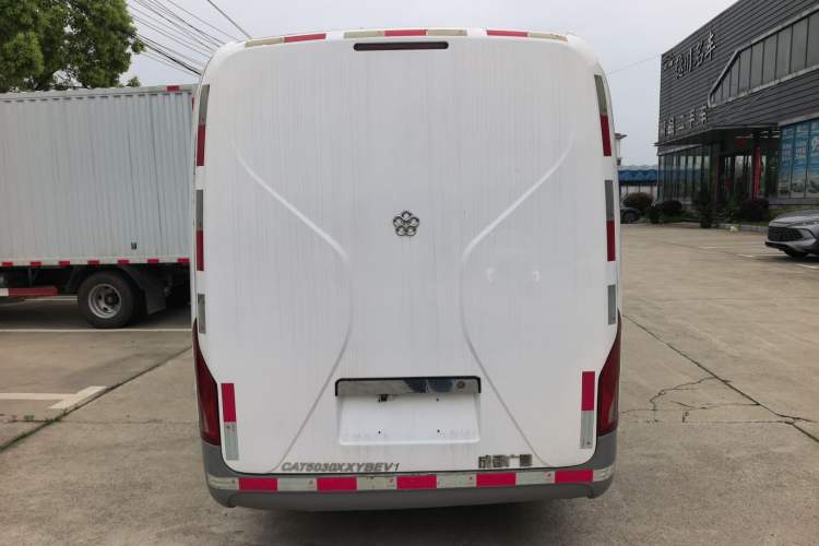 Used Guangtong Auto makeup Logistics Vehicle 2024 3.1T 2-Seater 4.99-Meter All-Electric Closed Cargo Van with 41.86 kWh