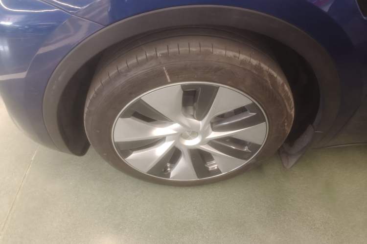 Used Tesla Model Y 2021 Standard Range Rear-Wheel Drive Version Left Front Wheel Hub