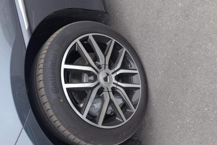 Used Denza Z9 2024 1100 km Four-Wheel Drive Max Version
