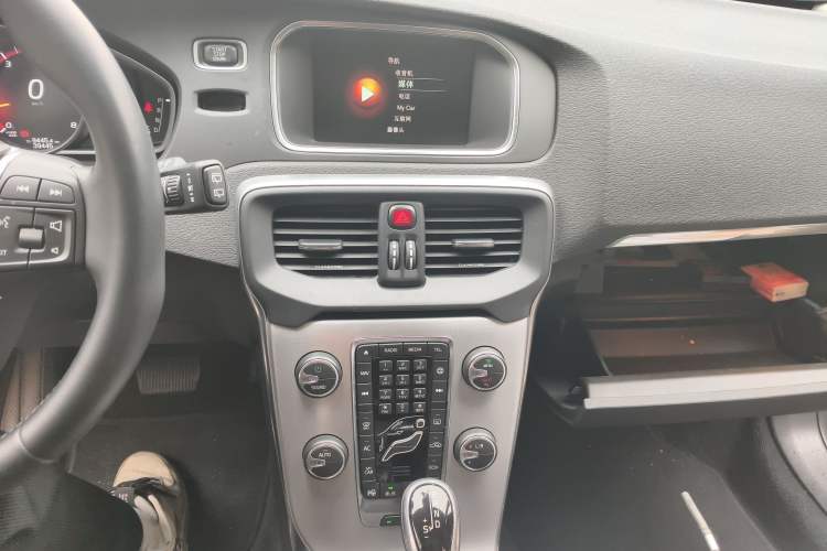 Used Volvo V40 2017 T3 Zhiya Edition Audio And AC Panel