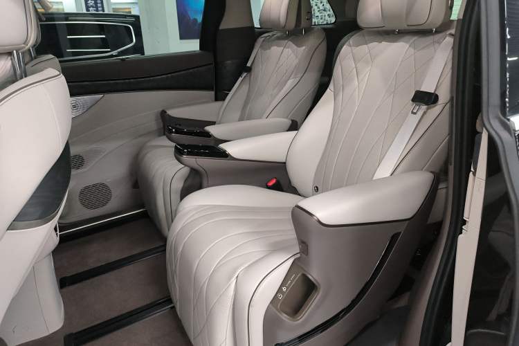 Used Denza D9 2024 DM-i 1050 Luxury Model
