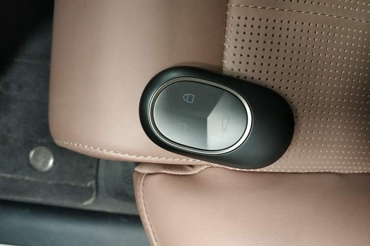 Used Nio ES8 2024 75 kWh Executive Edition