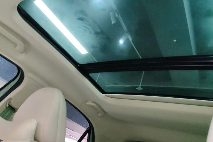 Used ORA Good Cat 2023 401 km Standard Range Premium Version Lithium Iron Phosphate Headliner