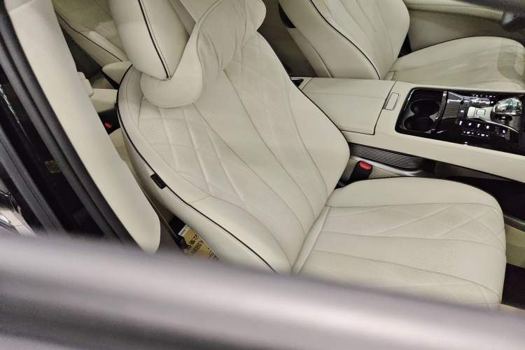 Used Denza D9 2024 DM-i 1050 Luxury Model