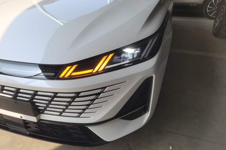 Used CHANGAN Eado 2026 Model, Fourth Generation, 1.5T 500Bar Dynamic Enjoyment Edition Left Front Headlight