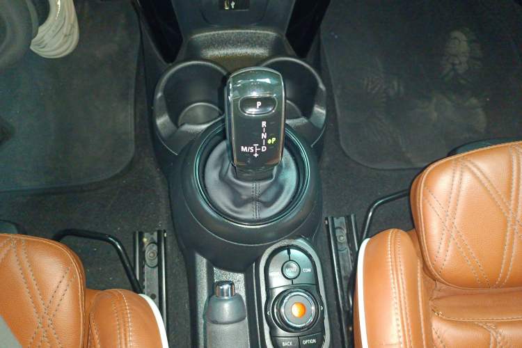 Used MINI MINI 2018 1.5T COOPER CABRIO Artist