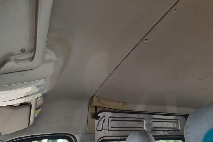 Used SAIC MAXUS Xintu V80 2017 2.5T 5-Speed Manual Aoyuntong National V Long Wheelbase Mid-Roof 6-10 Seater
