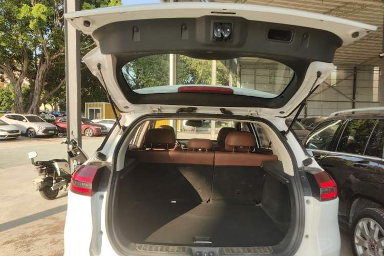 Used Geely Auto Emgrand X7 Sport 2018 1.8TD Automatic Two-Wheel Drive ZhiZun Model with 4G Connectivity
