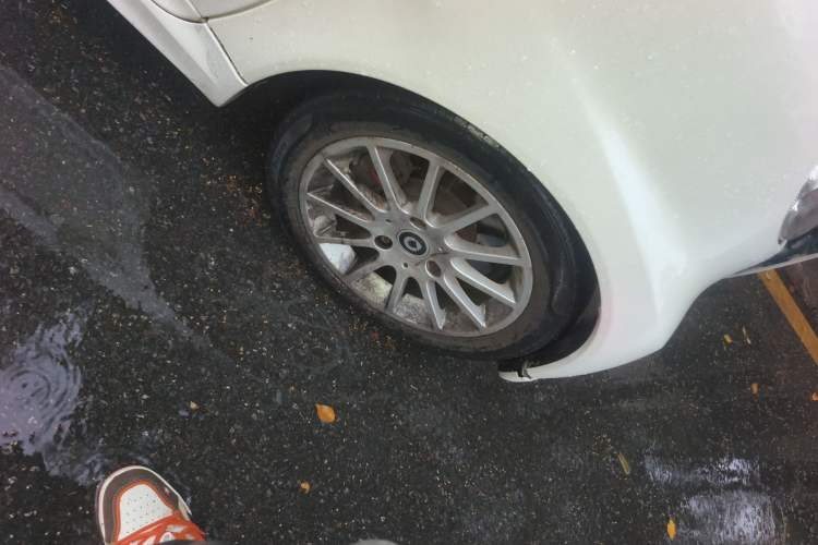 Used smart fortwo 2012 1.0 MHD Hardtop Comfort Edition Right Front Wheel Hub