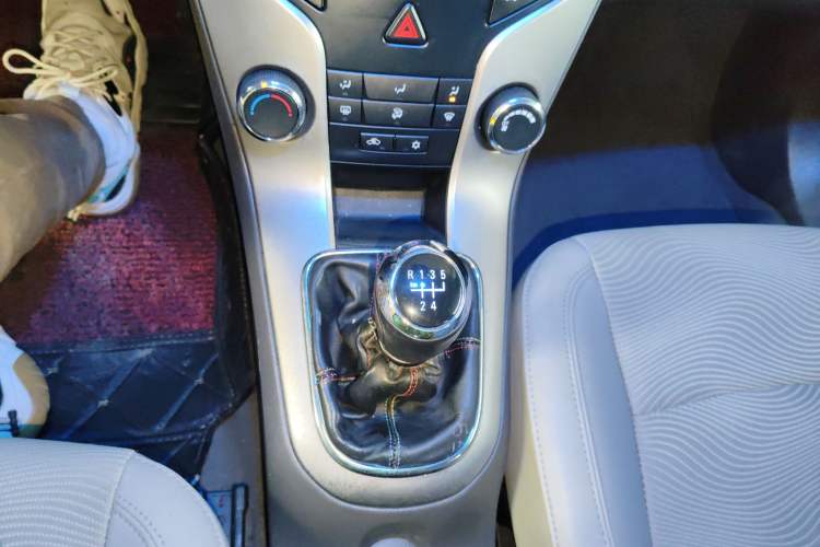 Used Chevrolet Cruze 2015 1.5L Classic SL MT Gear Lever