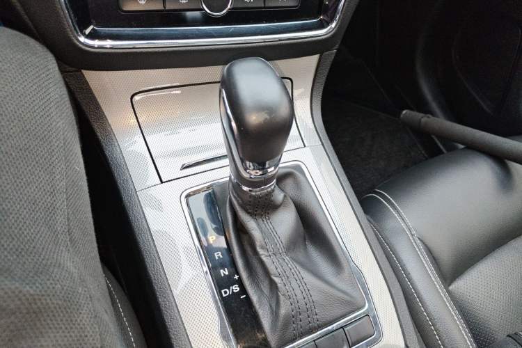 Used Roewe RX5 2020 20T Automatic 4G Connect Superior Flagship Edition Gear Lever