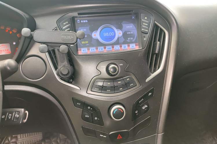 Used GAC Trumpchi GA3 2013 1.6L Automatic Elite ESP Edition Audio And AC Panel