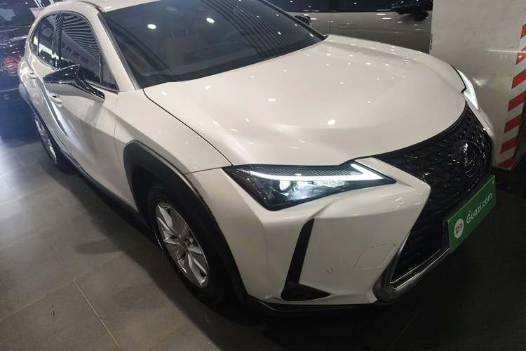 Used Lexus UX 2022 260h Explore-Edition Front Right 45 Deg