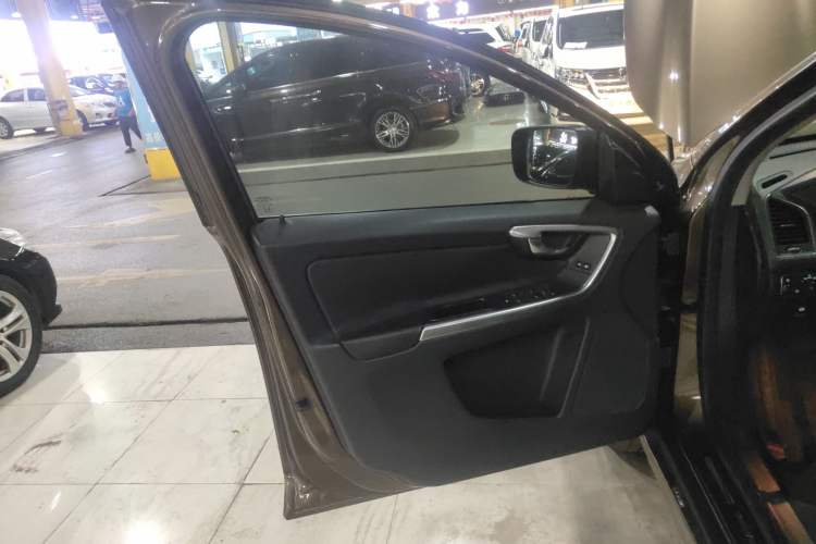 Used Volvo XC60 2015 T5 Zhiyi Edition

