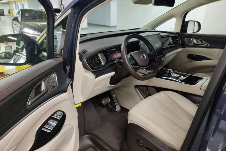 Used Denza D9 2025 DM-i Intelligent Drive 1020 Four-Wheel Drive Flagship Model