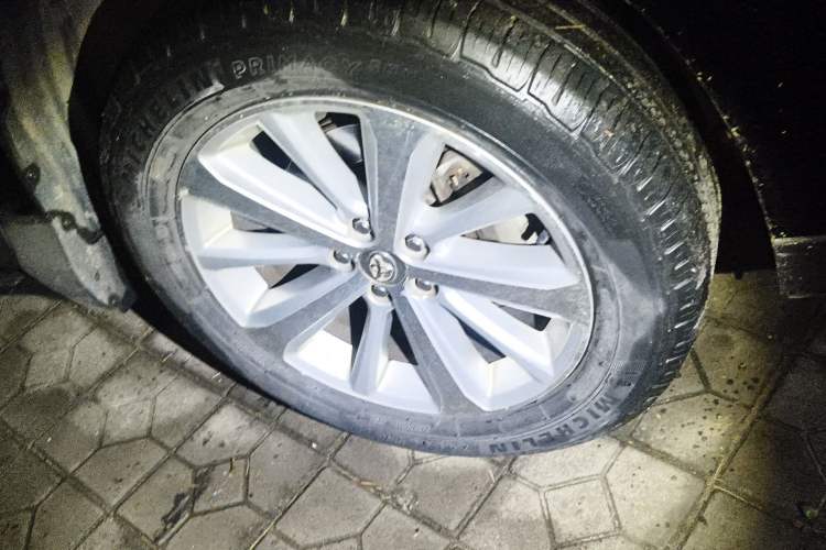 Used Toyota Highlander 2012 2.7L 2WD 5-Seater Elite Edition Right Front Wheel Hub