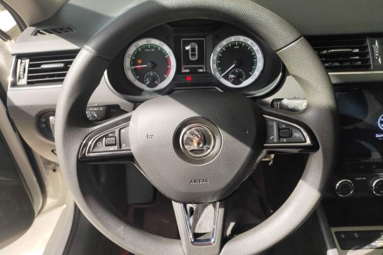 Used Skoda Octavia 2020 1.5L Automatic SmartDrive Luxury Edition Steering Wheel