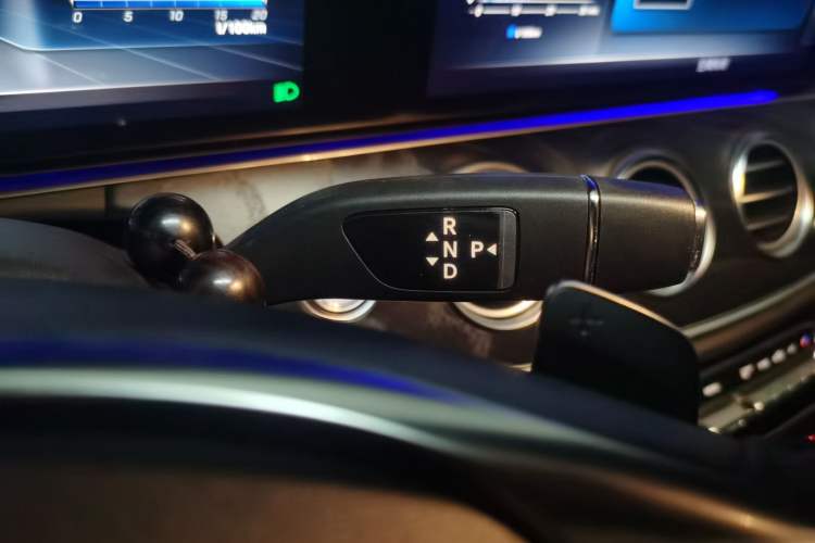 Used Mercedes-Benz E-Class 2016 E 200 L Sport Edition Gear Lever