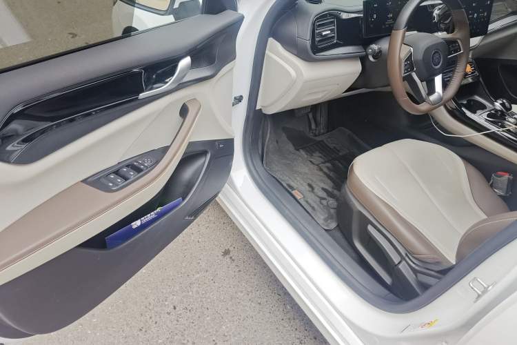 Used BYD Qin PLUS 2024 HONOR Edition DM-i 55KM Leading Model