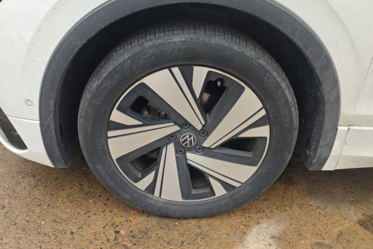 Used Volkswagen Tiguan L 2023 Restyled 330TSI Automatic Two-Wheel Drive R-Line Enhanced Comfort Version Left Front Wheel Hub