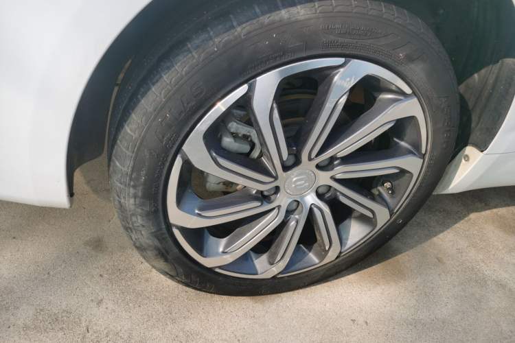 Used Geely Auto Emgrand GL 2021 UP 1.4T CVT Luxury Edition Exterior 5