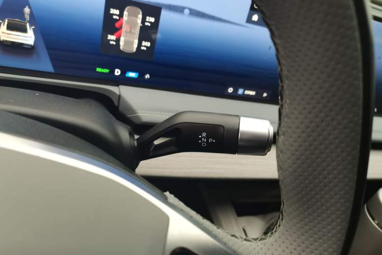 Used Geely Galaxy E8 2024 550 km Range Rear-Wheel-Drive PRO Gear Lever