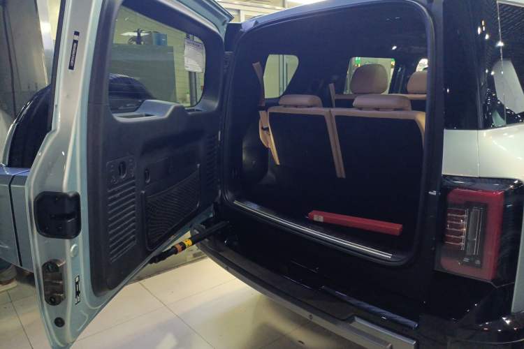 Used Formula Leopard 8 2025 Smart & Brave Flagship Edition 7 Seats Trunk