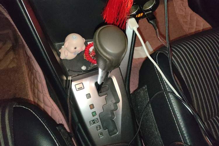 Used Toyota YARiS L Zhi Xuan 2015 1.5G Automatic Orange Limited Edition
