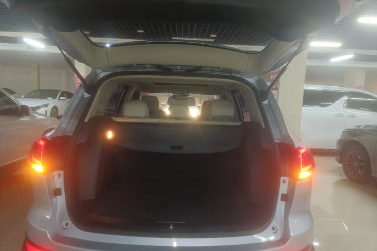 Used Zotye Domy X5 2017 Upgraded Model 1.5T CVT Landlord Edition Trunk