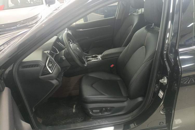 Used Toyota Camry 2021 2.0G Luxury Edition
