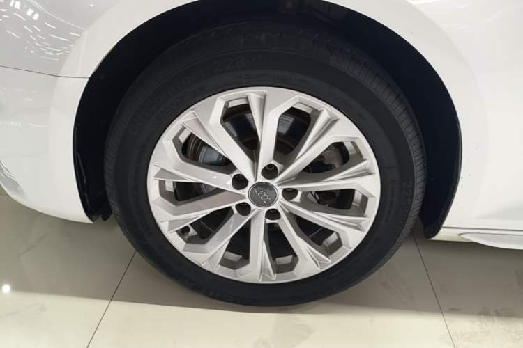 Used Audi A4L 2019 40 TFSI Ambition China VI Left Front Wheel Hub