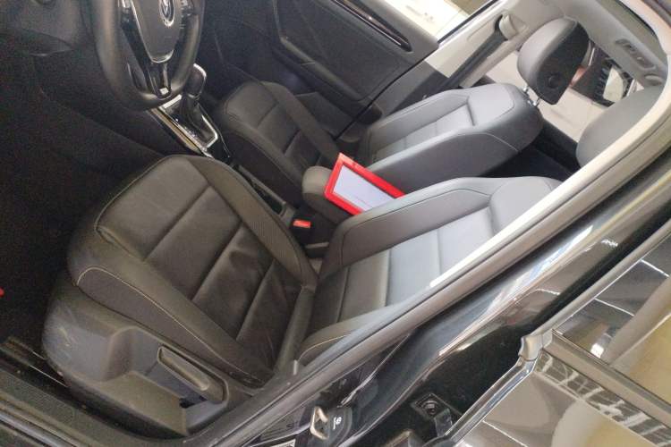 Used Volkswagen T-ROC 2021 280TSI DSG Two-Wheel Drive Comfort Connect Edition