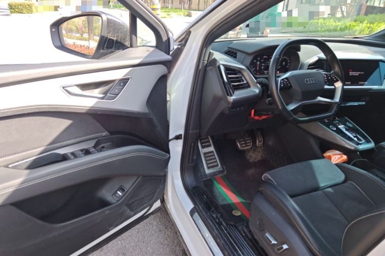 Used Audi Q5 e-tron 2022 40 e-tron Starlight Edition Mech Kit Driver Seat