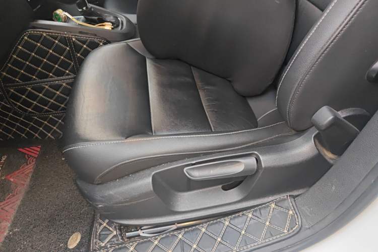 Used Volkswagen Sagitar 2015 230TSI Automatic Comfort Version Left Front Seat