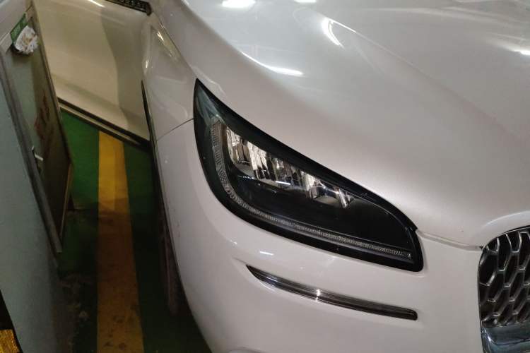 Used Lincoln Corsair 2021 2.0T Two-Wheel-Drive Luxury Edition Right Front Headlight