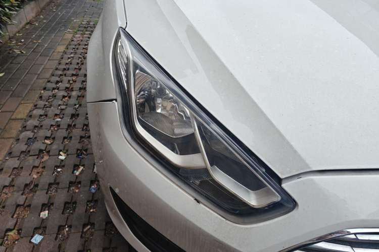 Used Ford Escort 2017 Revised Version 1.5L Automatic Comfort Edition Right Front Headlight