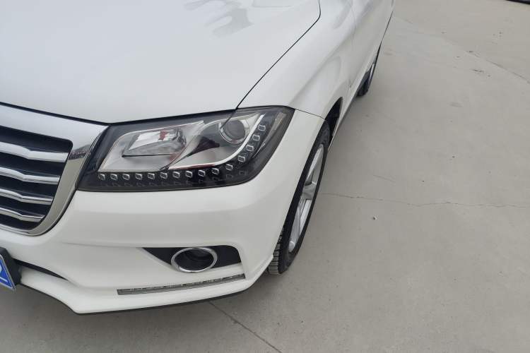 Used Haval H2 2018 Chuanxiang Edition Red Badge 1.5T Dual-Clutch Two-Wheel Drive Fashionable Model