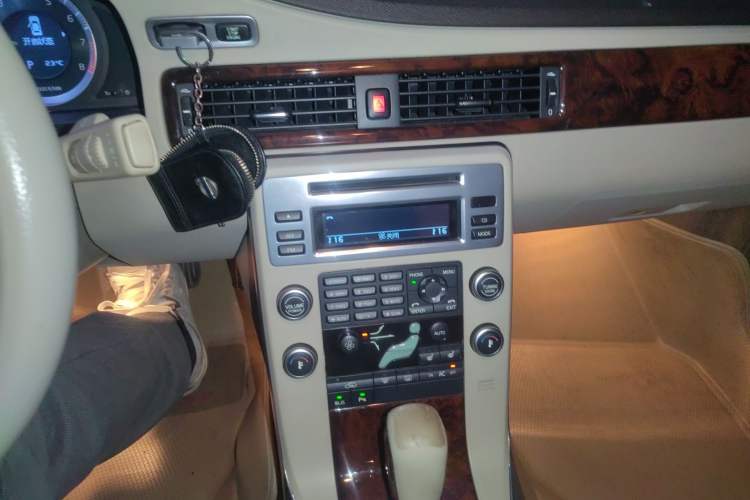 Used Volvo S80L 2011 2.0T ZhiZun Edition Audio And AC Panel